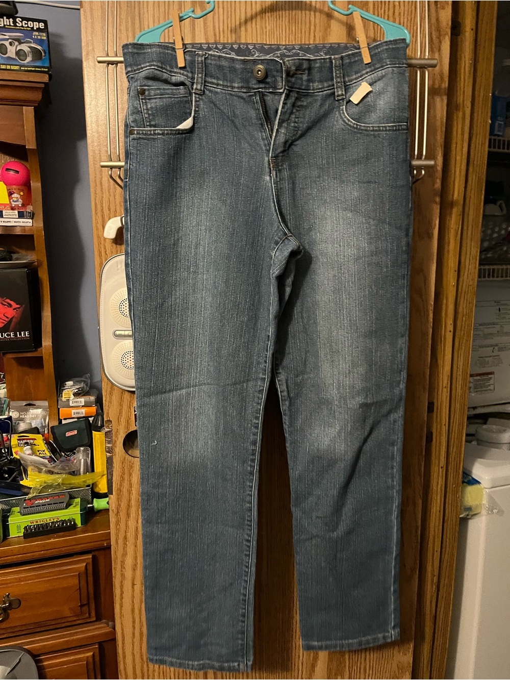 Bandolino Straight Leg Jeans in Medium Wash Blue